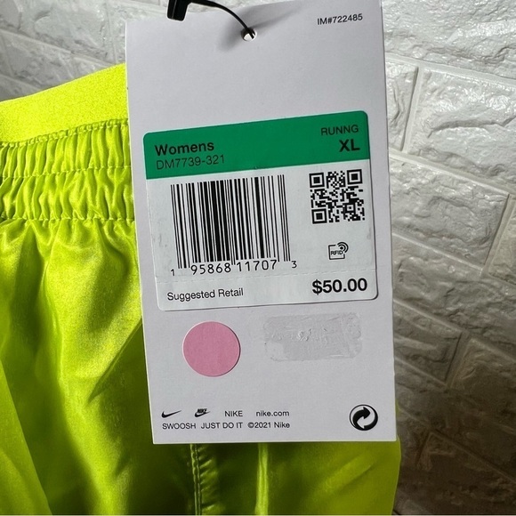 Nike Women's Medium Icon Clash Tempo Luxe Mid-Rise Running Shorts DM7739-321 - Picture 9 of 10